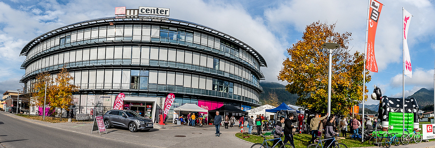 Außenaufnahme EWR Center bei Hausmesse