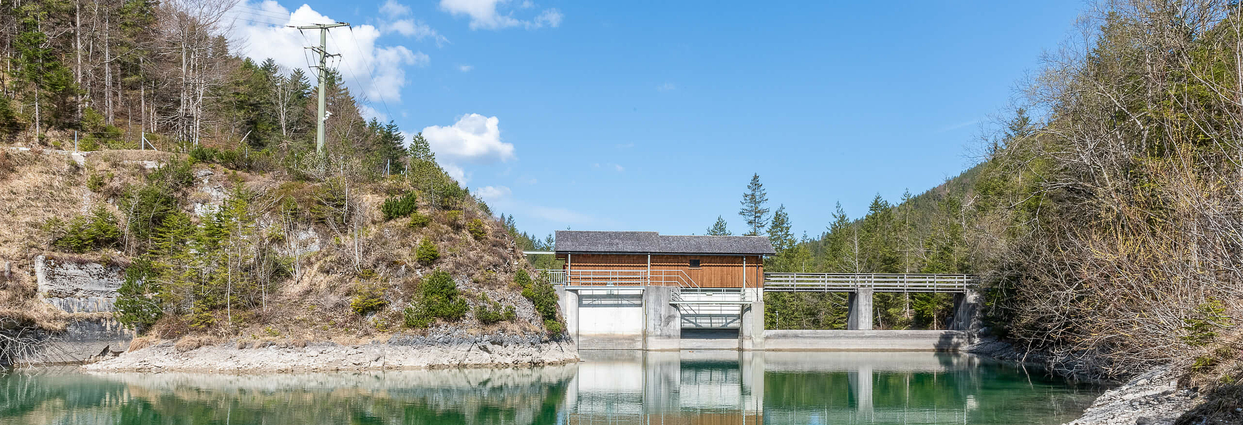 Außenaufnahme Wasserkraftwerk