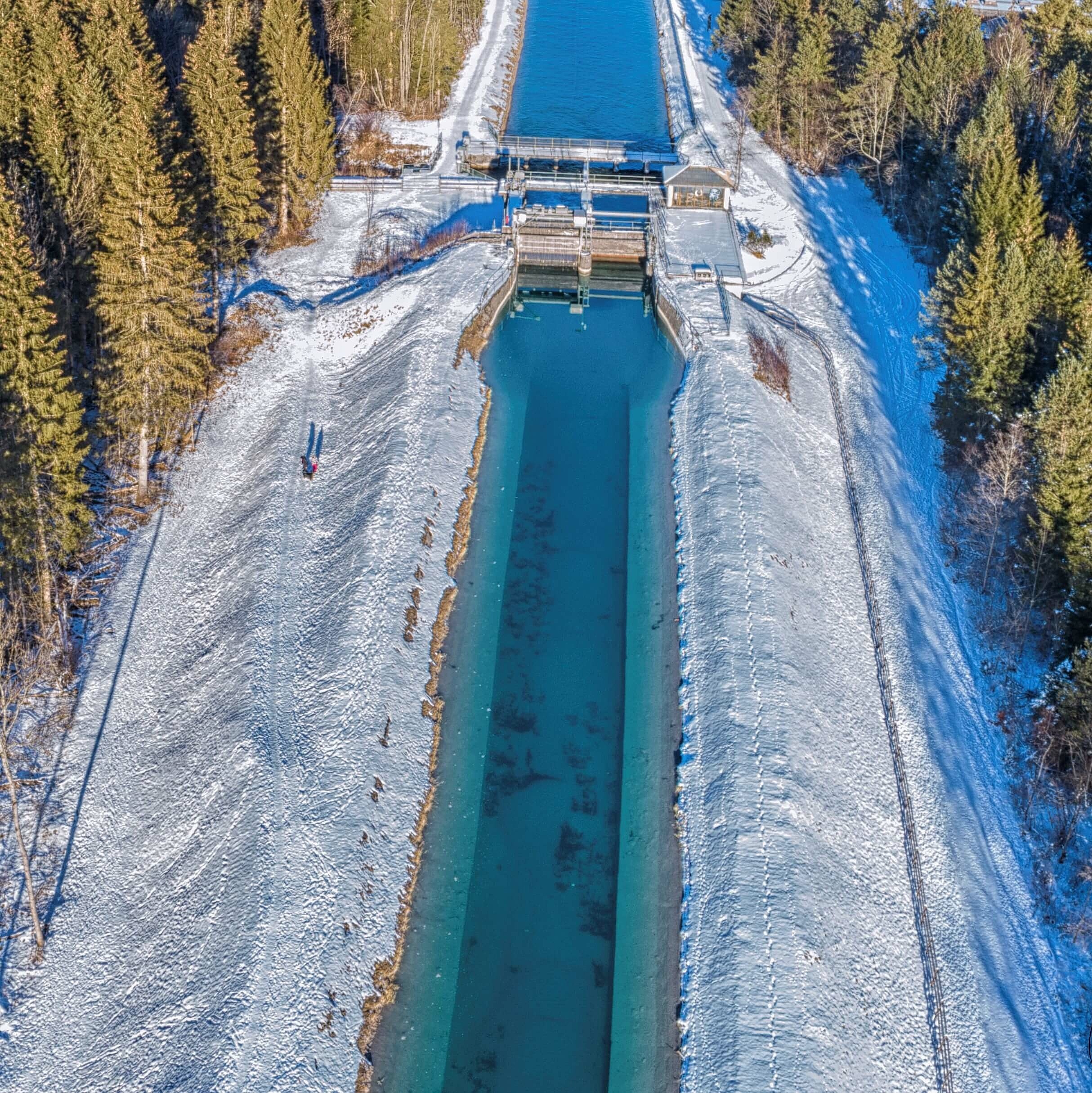 Luftaufnahme Wasserkanal Winter