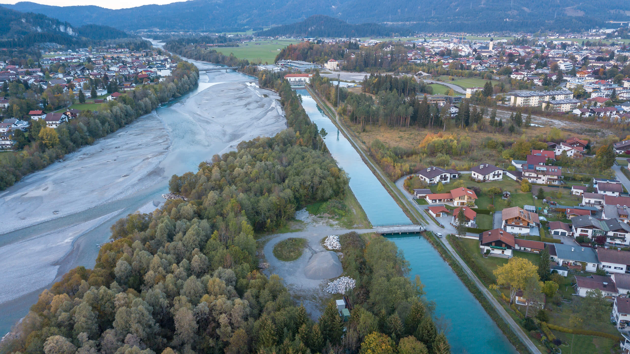 Luftaufnahme Wasserkanal zur Stromerzeugung