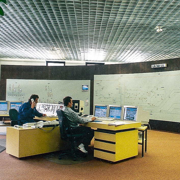 Männer arbeiten in EWR Zentrale